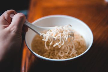 Benarkah makan mie sebabkan usus buntu?