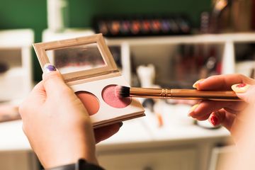 Jangan Disepelekan, Kuas Makeup Kotor Bisa Jadi Penyebab Munculnya Kurap