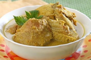 Kandungan lemak dalam opor ayam bisa membahayakan kalau dikonsumsi terlalu banyak.