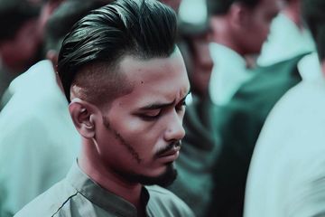 Jaga kesehatan mental saat harus bertemu dengan orang banyak.
