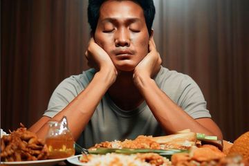 Mengantuk setelah makan bisa diatasi dengan membatasi porsi makan.