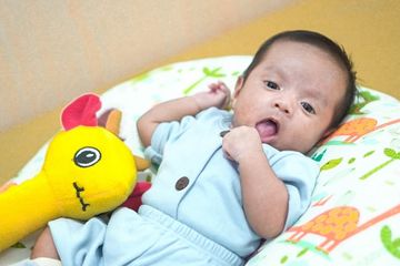 Menghilangkan bercak putih di kulit dan wajah bayi