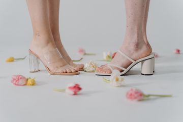 Bahaya Terlalu Sering Pakai High Heels, Wanita Rentan Alami Nyeri Lutut