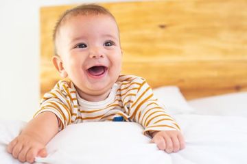 Beginilah cara melakukan titik pijat bayi untuk memperlancar BAB