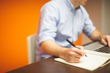 Kesehatan mental di kantor perlu dijaga saat menghadapi tekanan.