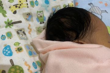 Tips mengatasi bayi baru lahir yang sering begadang, salah satunya adalah membuat catatan jadwal tidur setiap harinya.