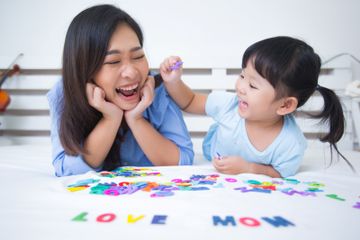 Faktor yang memengaruhi pola asuh menyebabkan stunting.
