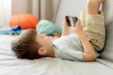 Dampak Buruk Screentime untuk Pertumbuhan Anak, Memperbaikinya Diawali dari Kebiasaan Orangtua
