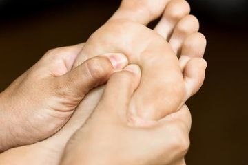 Jangan Panik Dulu Kalau Mengalaminya di Malam Hari, Ternyata Ini Penyebab Kram Kaki Saat Tidur