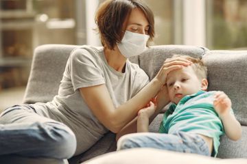 Anak Demam Jangan Buru-buru Minum Obat, Lakukan Pijatan di Titik Ini