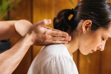 5 Titik Pijat untuk Menurunkan Tekanan Darah Tinggi dan Penyakit Lainnya
