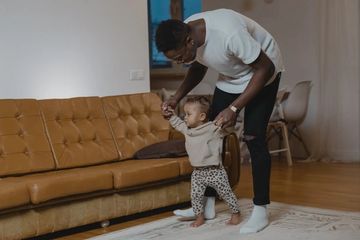 Titik pijat agar bayi cepat jalan.
