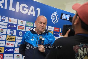 Pelatih Persib Bandung, Bojan Hodak, menjalani debut lawan Bali United.