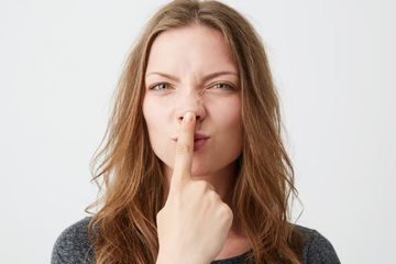 Bahaya mencabut bulu hidung, salah satunya infeksi