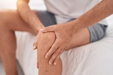 Cara Mengatasi Lutut Sakit karena Asam Urat Ternyata Tak Harus Pakai Obat, Melakukan 8 Kebiasaan Ini Ternyata Bisa Jadi Penyembuhnya