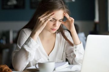 Stres Bisa Menyebabkan Sakit Kepala, Mitos atau Fakta? Cek Penjelasannya!