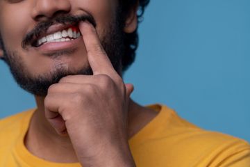 Radang gusi berisiko membuat diabetes semakin parah.