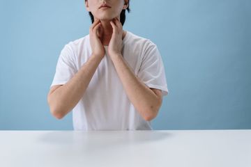Titik Pijat untuk Meredakan Efek ISPA, Metode Alami yang Efektif