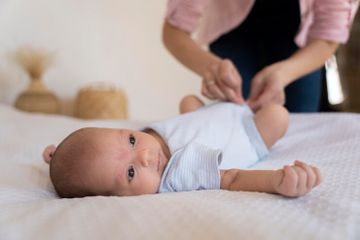 Inilah titik pijat untuk menenagkan bayi rewel.