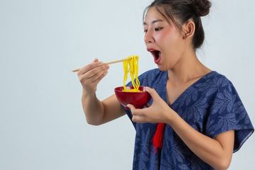 Mengapa tidak boleh meniup makanan panas?