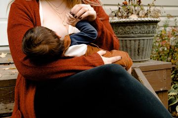 Untuk Moms yang tertarik menyusui dengan teknik power pumping, cek tips-tips tepatnya berikut ini. Salah satunya bisa dengan menghitung jadwal yang tepat.