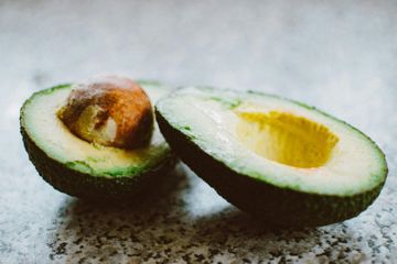 Alpukat adalah buah yang baik bagi penyandang diabetes tipe 2.