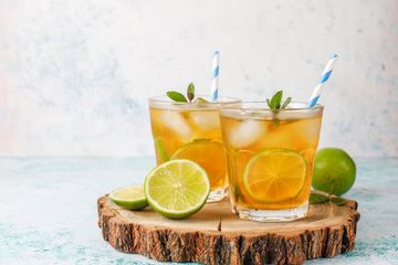 Minum es bukan penyebab batuk pilek, tapi harus dihindari saat sakit.