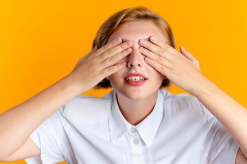 Mata kedutan disebabkan oleh kelelahan sampai stres.