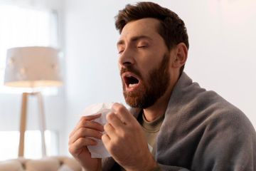 Ternyata Mudah Menghentikan Bersin Terus-menerus karena Flu, Cukup Pijat Titik-titik Ini