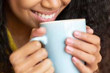 Mengatasi Masalah Noda Bekas Kopi di Gigi, Tips Ampuh untuk Senyuman Maksimal