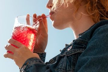 Minum Air Es Saat Kepedasan Justru Bisa Timbulkan 5 Bahaya Ini