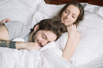 Bukan Saja Pereda Stres, Ini Manfaat Morning Sex yang Mesti Kamu ...