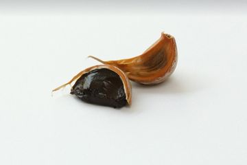 Manfaat Luar Biasa Bawang Hitam untuk Kesehatan Wanita, Salah Satunya Baik untuk Jantung