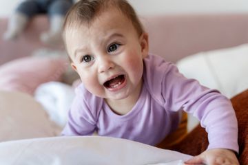 Penyebab Gigi Bayi Kuning Bisa karena Makanan dan Minuman Tertentu, Begini Cara Mengatasinya