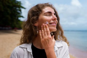 Perlukah Memakai Sunscreen saat Hujan, Mitos atau Fakta? Simak Penjelasannya