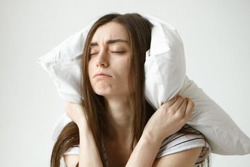 Cara Agar Tidur Nyenyak Saat Hidung Tersumbat, Kuncinya Ada pada Bantal