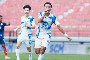 Selebrasi Riyan Ardiansyah usai mencetak gol untuk PSIS Semarang saat melawan Arema FC pada pekan ke-24 Liga 1 2023/2024. 