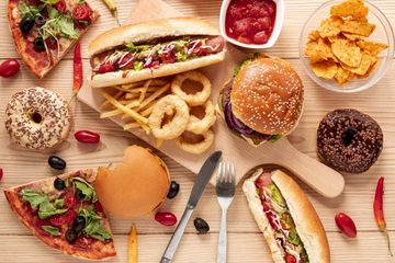 Makanan yang harus dihindari saat hipertensi kambuh.