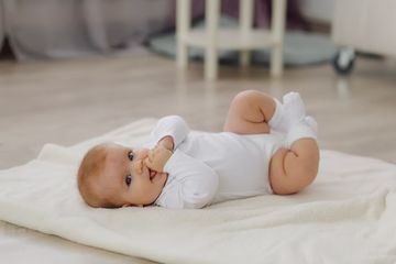 Moms bisa cek di sini beberapa ide nama bayi laki-laki modern 2 kata yang diawali dengan huruf M beserta artinya.