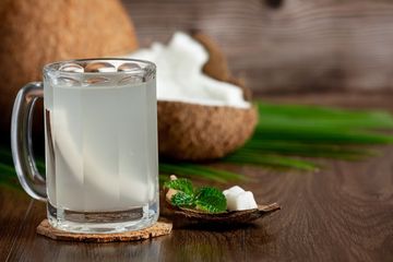 Manfaat air kelapa untuk diet.