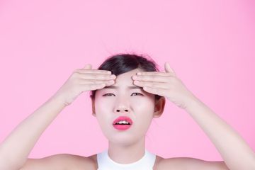 Cara efektif untuk mengatasi gatal di bagian alis.