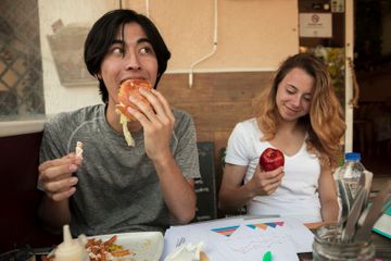 Cara Mengontrol Nafsu Makan Remaja, Mendukung Kesehatan dan Prestasi di Sekolah