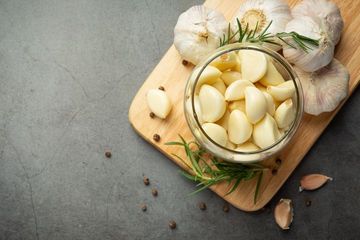 3 Cara Membuat Obat Flu dari Bawang Putih, Solusi Alami Tak Perlu ke Apotek Lagi
