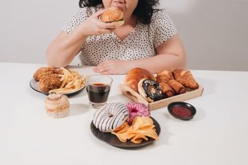 5 Bahaya Buka Puasa Terlalu Kenyang, Bisa Ganggu Keseimbangan Hormon