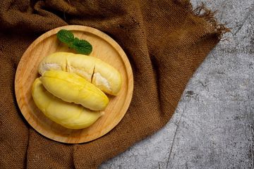 Cara mengatasi asam lambung naik setelah makan durian.