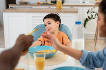 Pijat oromotor dapat membuat anak makan, untuk mencapai gizi lengkap keluarga sehat.