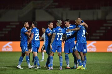 Skuad Persib Bandung merayakan kemenangan atas RANS Nusantara FC pada pekan ke-27 Liga 1 2023/2024.