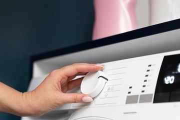 Jangan panik jika mesin cuci Samsung mengeluarkan kode error 4e, begini beberapa cara untuk mengatasinya.