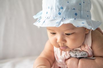 Nama bayi perempuan 3 kata dari berbagai bahasa.