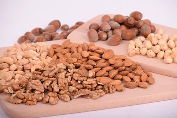 Kacang-kacangan termasuk makanan penurun kolesterol.